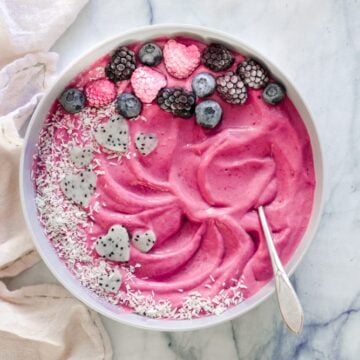 Creamy Vegan Raspberry Smoothie Bowl
