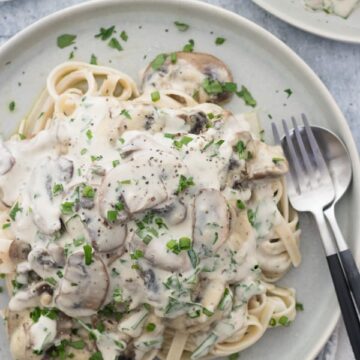 Creamy Vegan Garlic Mushroom Pasta