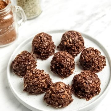 No-Bake Vegan Chocolate Hemp Balls
