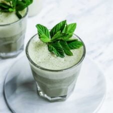 Iced Vanilla Mint Moringa Latte (caffeine-free, vegan, paleo)-image